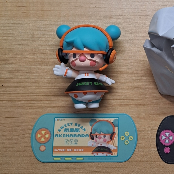 Pop Mart Sweet Bean Akihabara Virtual Idol Figure - Picture 1 of 1